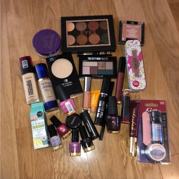 Giant makeup bundle! Tons of variety, brands, types and kinds! - Picture 1 of 11